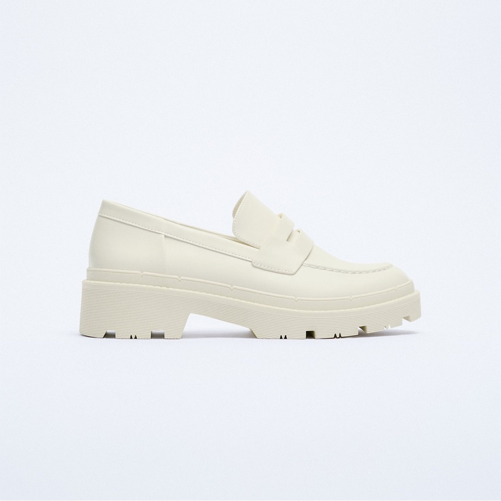 NWT. Zara Off White Faux Leather Low Heel Lug Sole Platform Loafers. Size 9.
